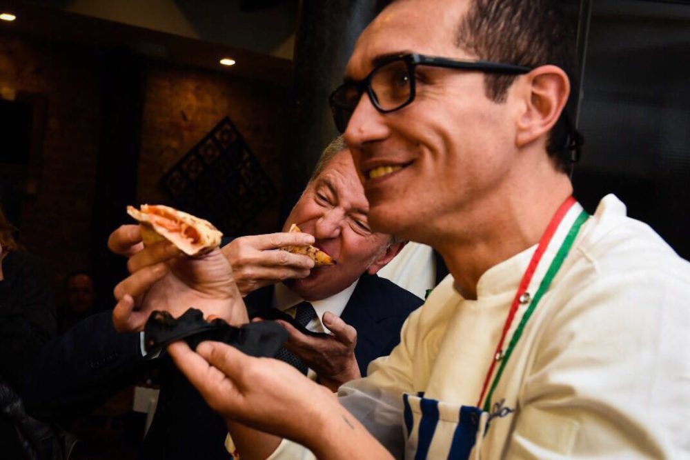 Gino-Sorbillo-sindaco-New-York-Bill-de-Blasio-brindisi-pizza