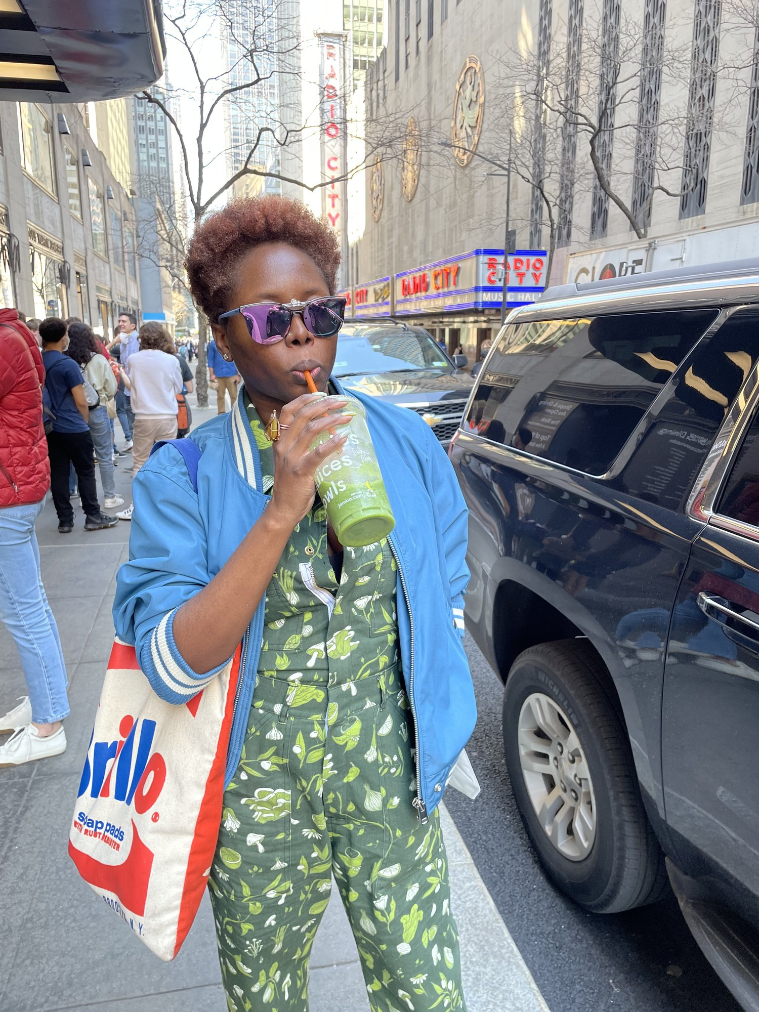 https://www.instagram.com/eatinistbitch/